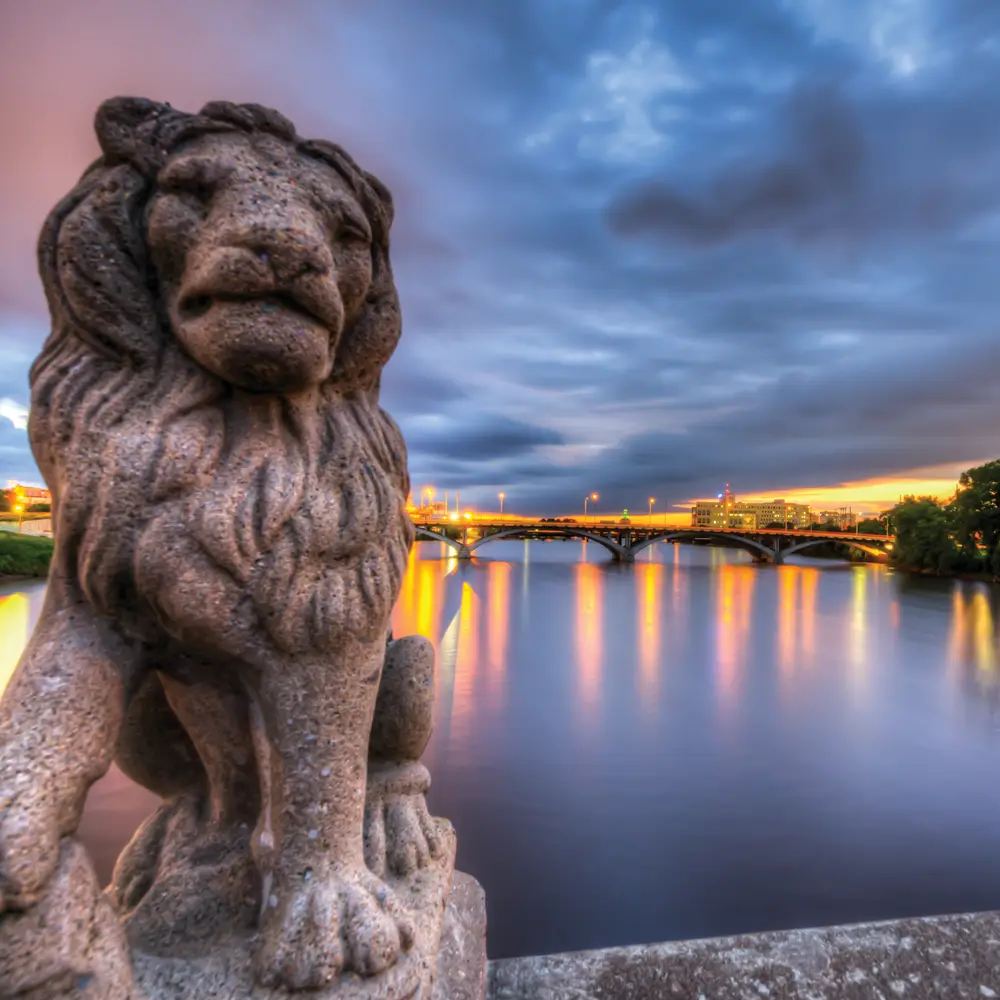 Lion Bridge Statue